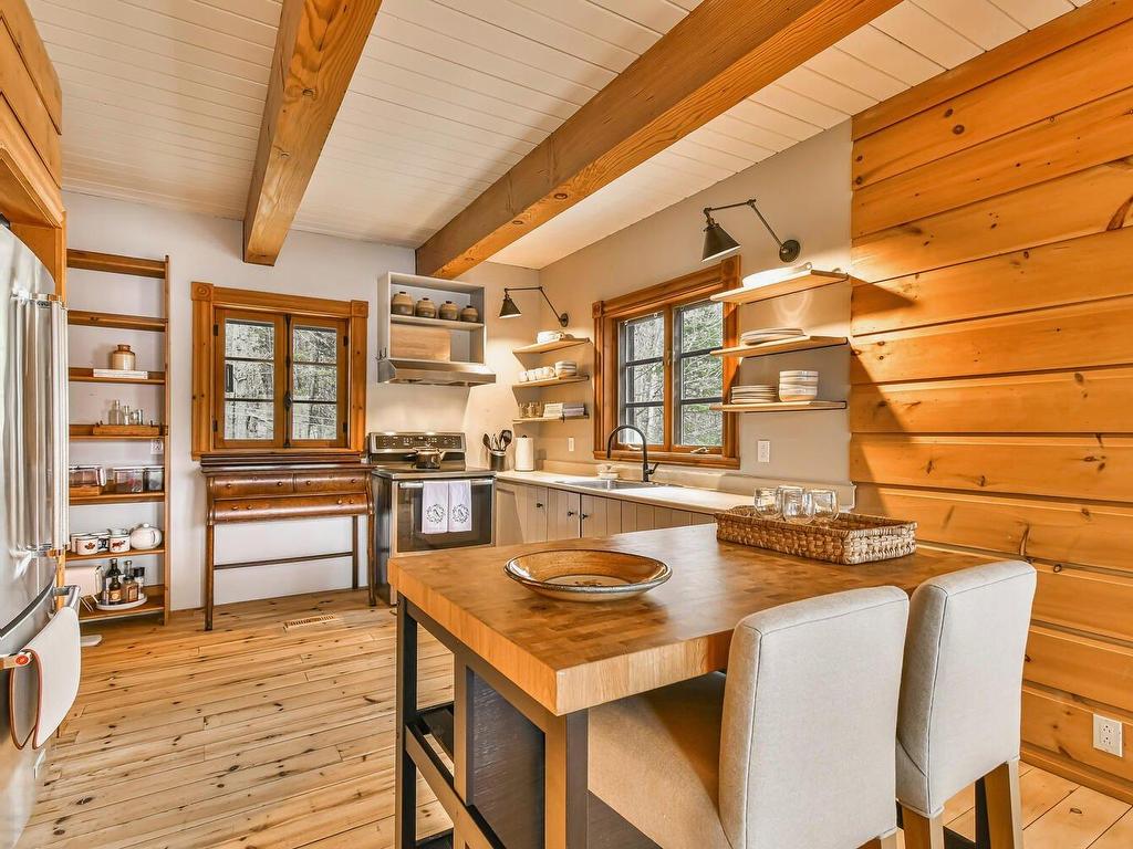 









8368


Rive du Lac-Tremblant

,
Lac-Tremblant-Nord,




QC
J8E1B3

