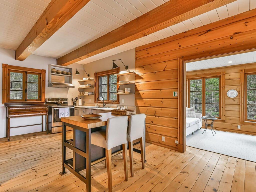 









8368


Rive du Lac-Tremblant

,
Lac-Tremblant-Nord,




QC
J8E1B3

