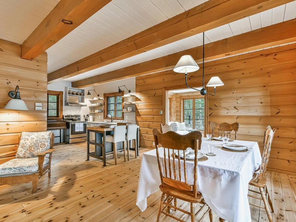 









8368


Rive du Lac-Tremblant

,
Lac-Tremblant-Nord,




QC
J8E1B3

