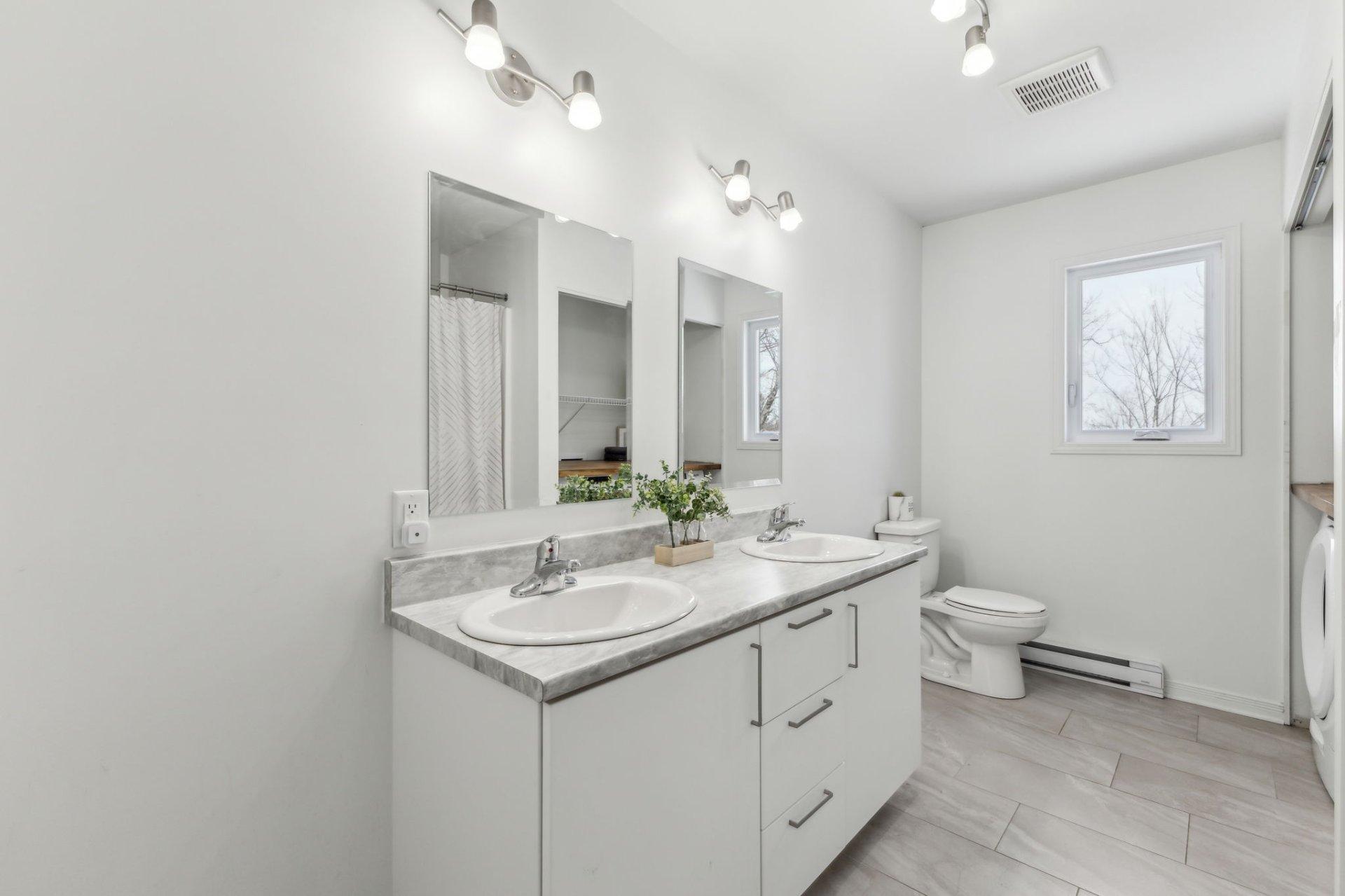 









68


Ch. du Haut-Bois

,
Val-des-Monts,




QC
J8N0C8

