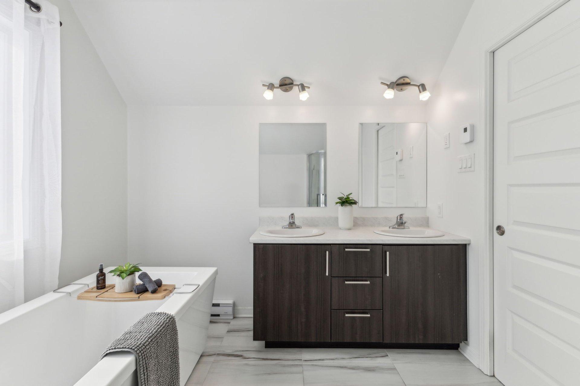









68


Ch. du Haut-Bois

,
Val-des-Monts,




QC
J8N0C8

