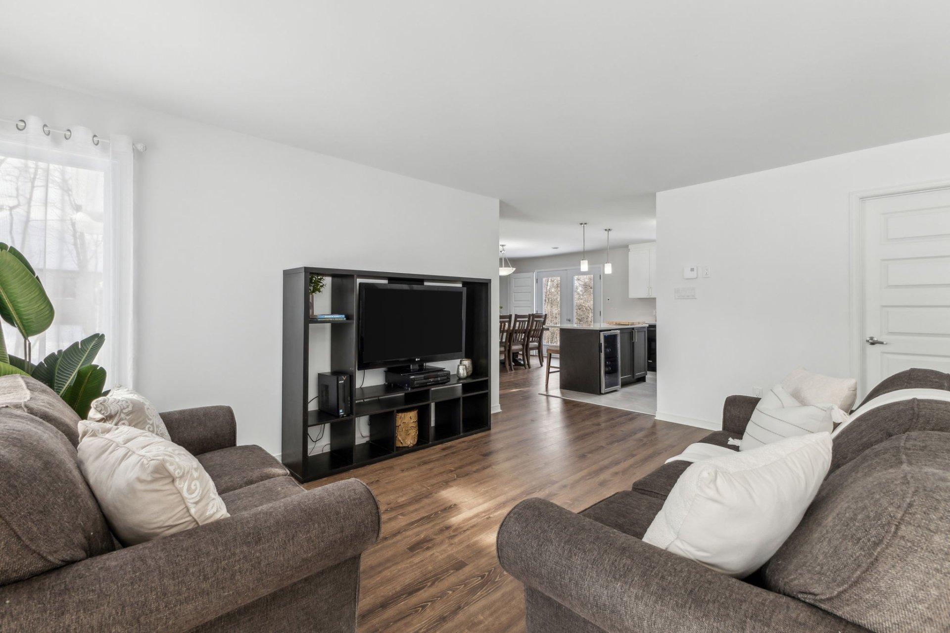 









68


Ch. du Haut-Bois

,
Val-des-Monts,




QC
J8N0C8

