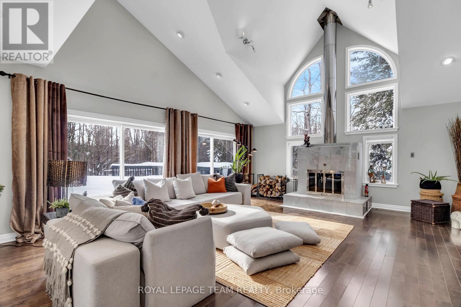 












528 OPEONGO ROAD

,
Renfrew,




Ontario
K7V2T5

