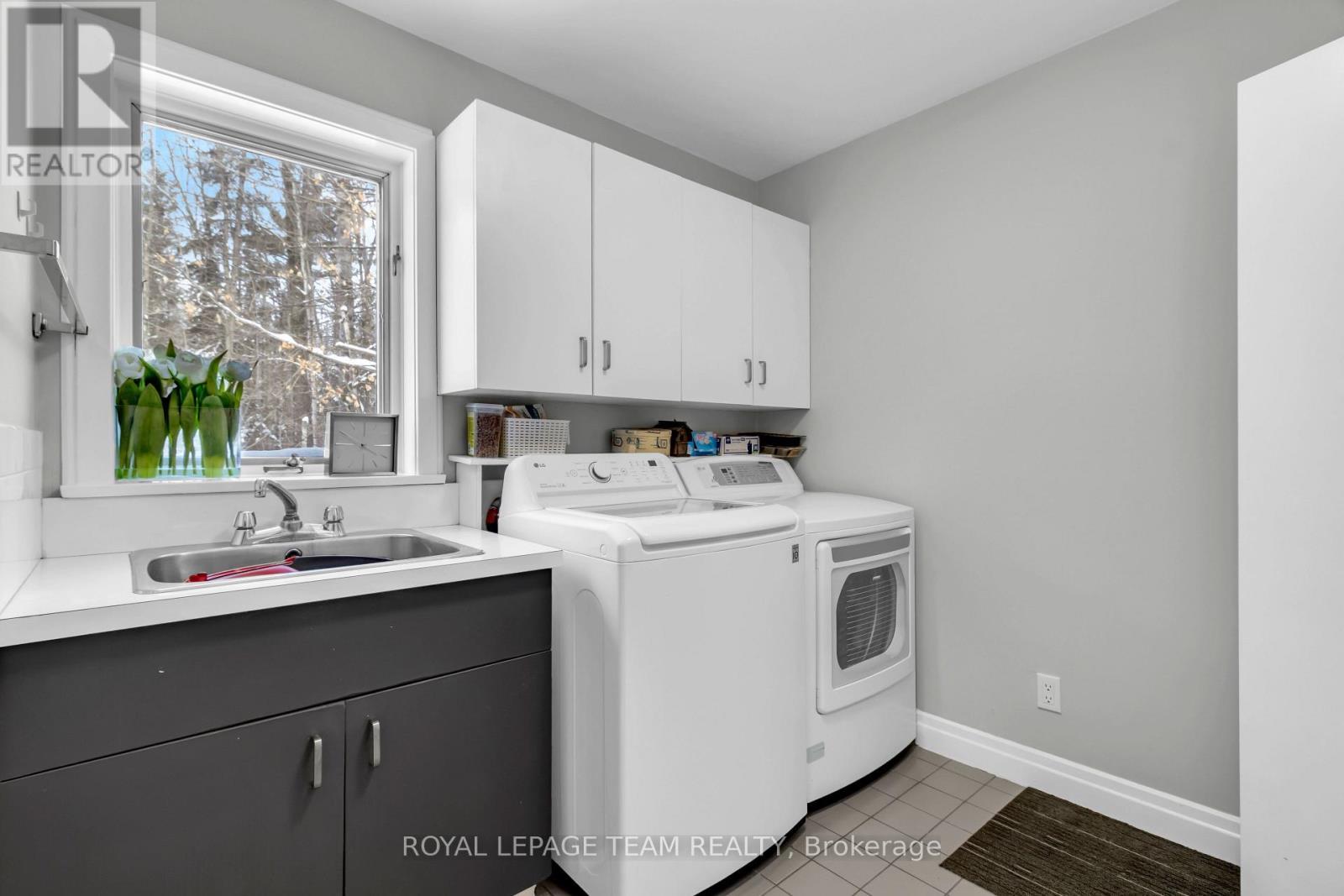 












528 OPEONGO ROAD

,
Renfrew,




Ontario
K7V2T5

