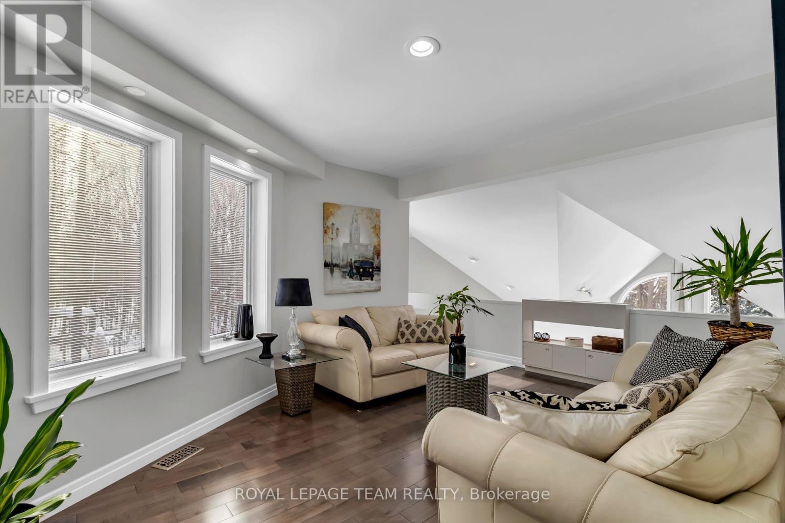 












528 OPEONGO ROAD

,
Renfrew,




Ontario
K7V2T5

