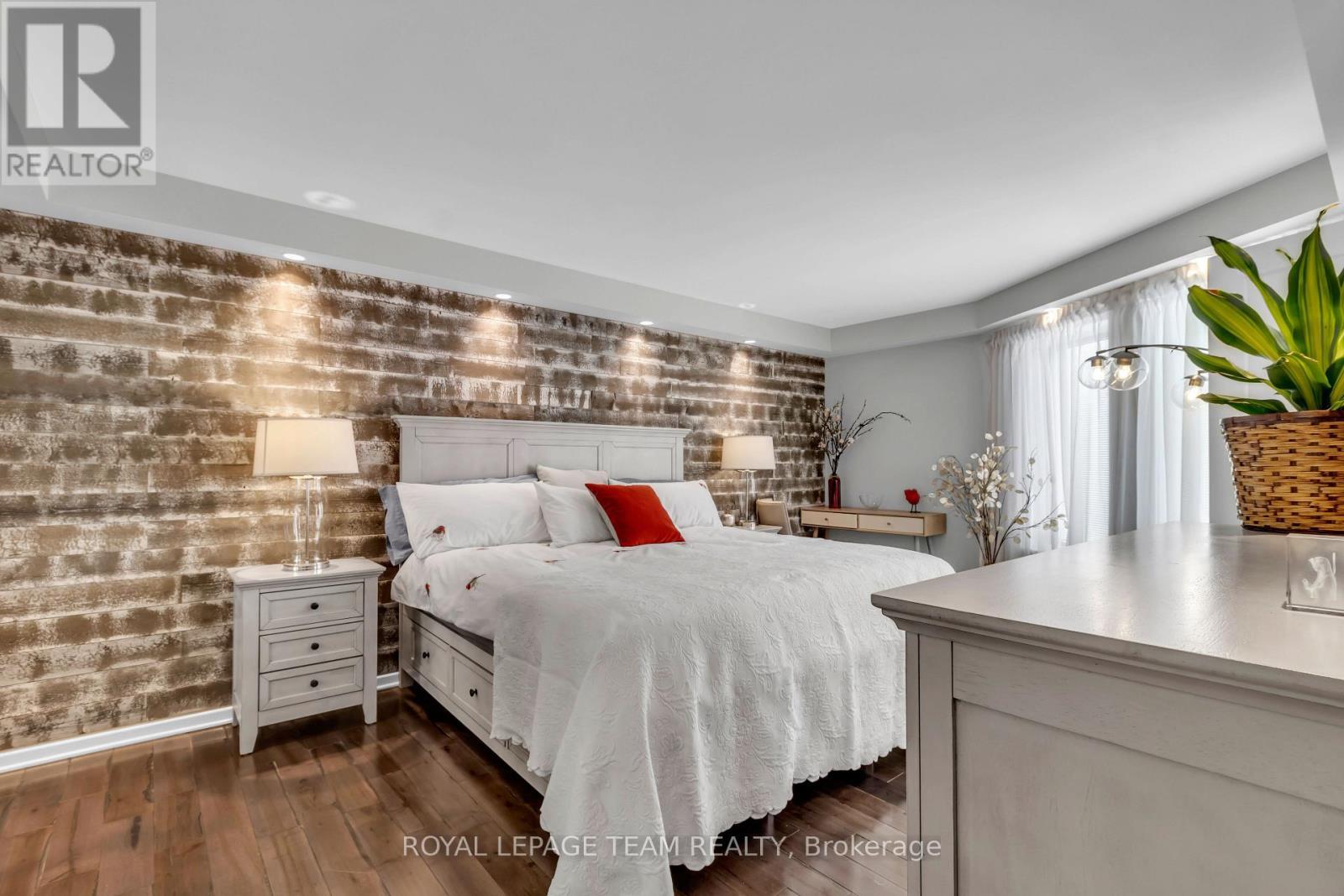 












528 OPEONGO ROAD

,
Renfrew,




Ontario
K7V2T5

