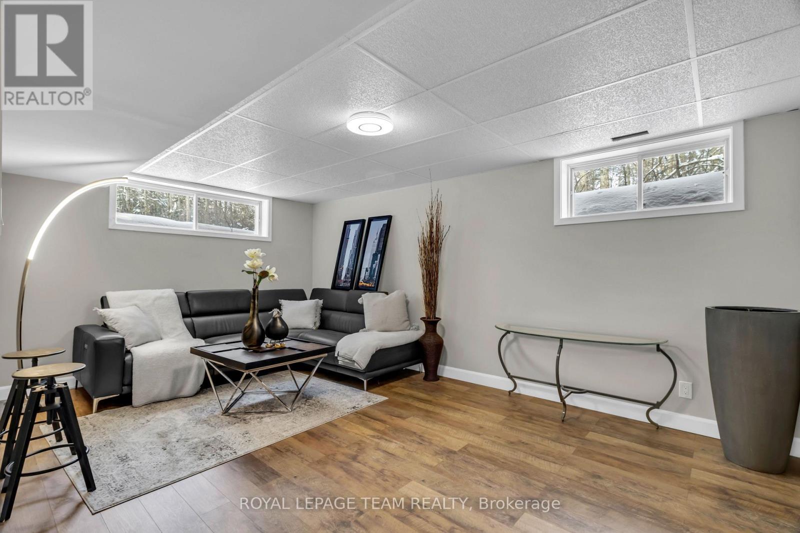 












528 OPEONGO ROAD

,
Renfrew,




Ontario
K7V2T5

