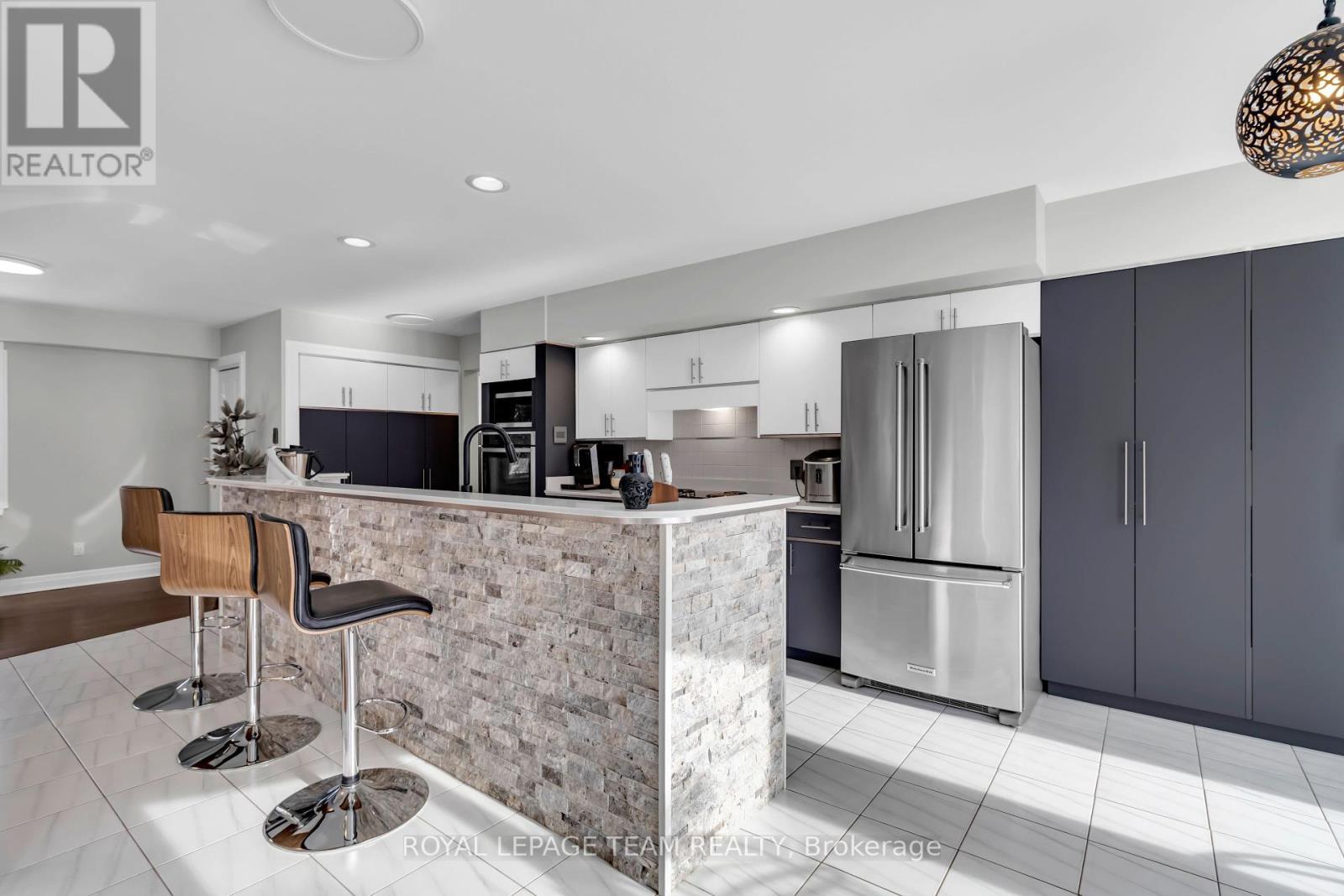 












528 OPEONGO ROAD

,
Renfrew,




Ontario
K7V2T5

