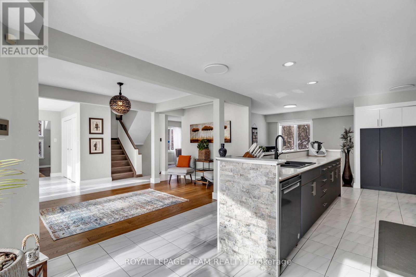 












528 OPEONGO ROAD

,
Renfrew,




Ontario
K7V2T5


