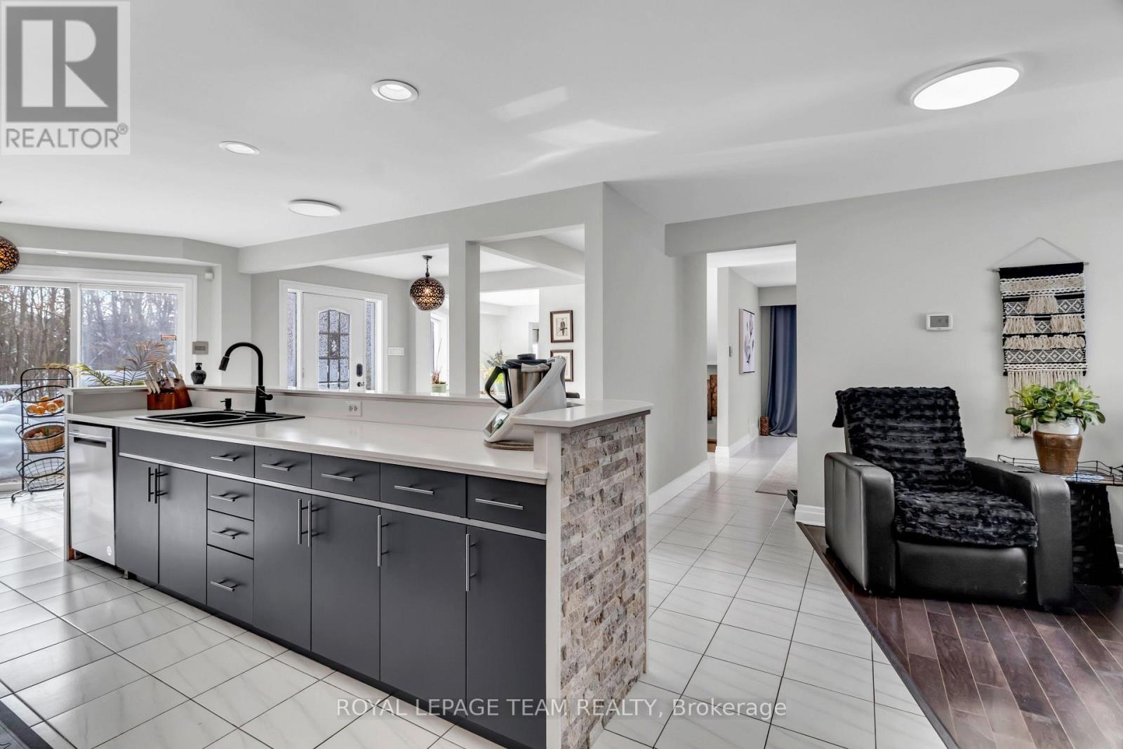 












528 OPEONGO ROAD

,
Renfrew,




Ontario
K7V2T5

