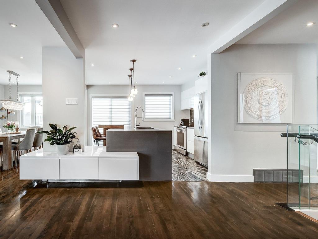 









5714


Av. Whitehorne

,
Côte-Saint-Luc,




QC
H4W1Z9

