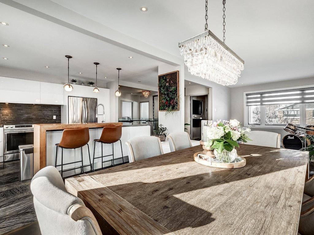 









5714


Av. Whitehorne

,
Côte-Saint-Luc,




QC
H4W1Z9

