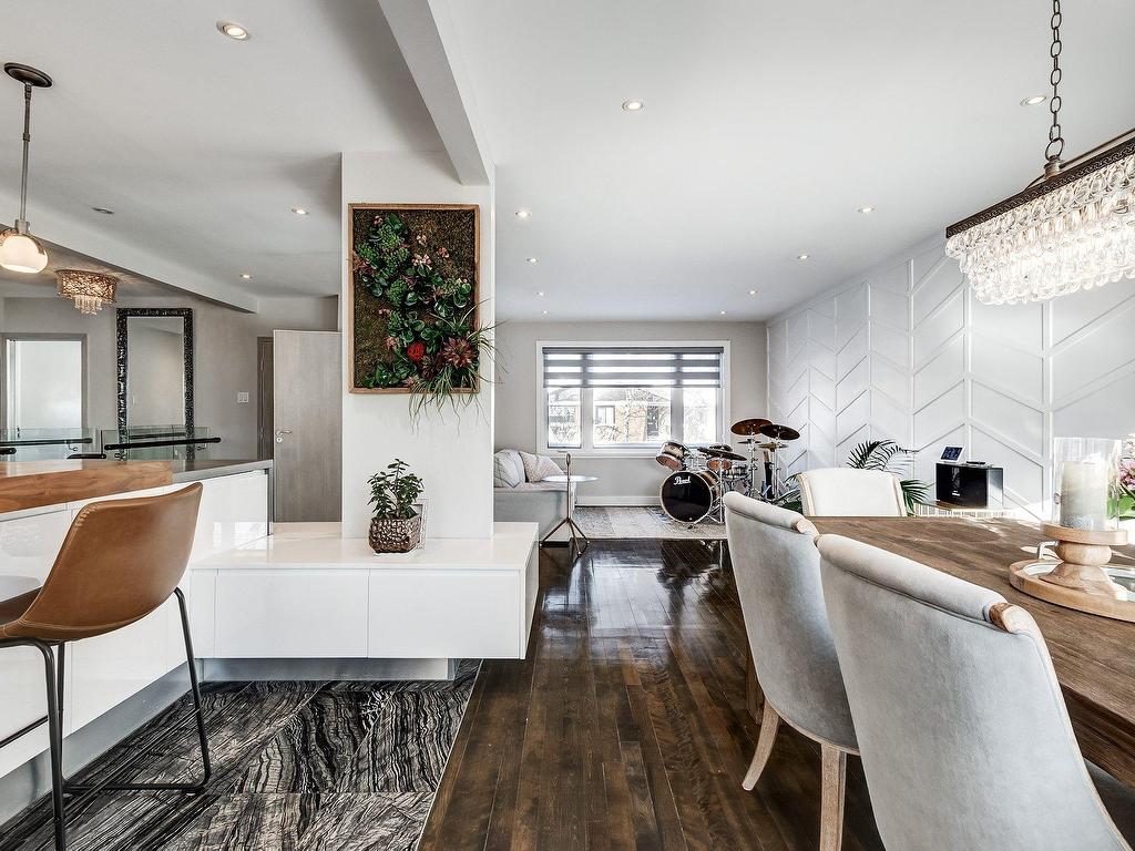 









5714


Av. Whitehorne

,
Côte-Saint-Luc,




QC
H4W1Z9

