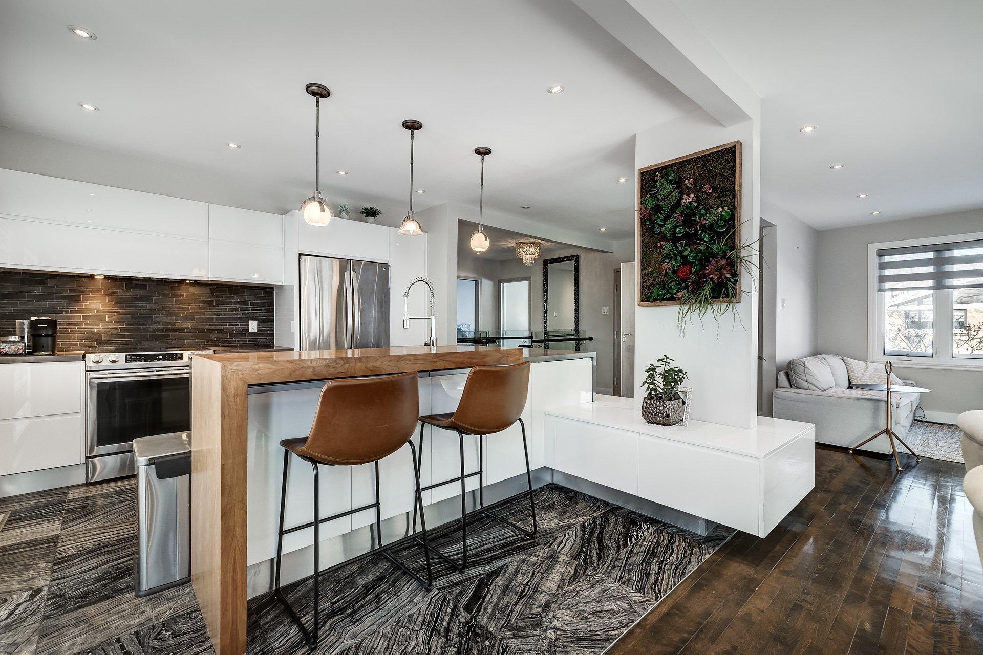 









5714


Av. Whitehorne

,
Côte-Saint-Luc,




QC
H4W1Z9

