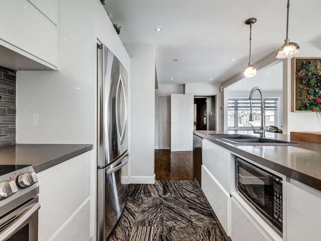 









5714


Av. Whitehorne

,
Côte-Saint-Luc,




QC
H4W1Z9

