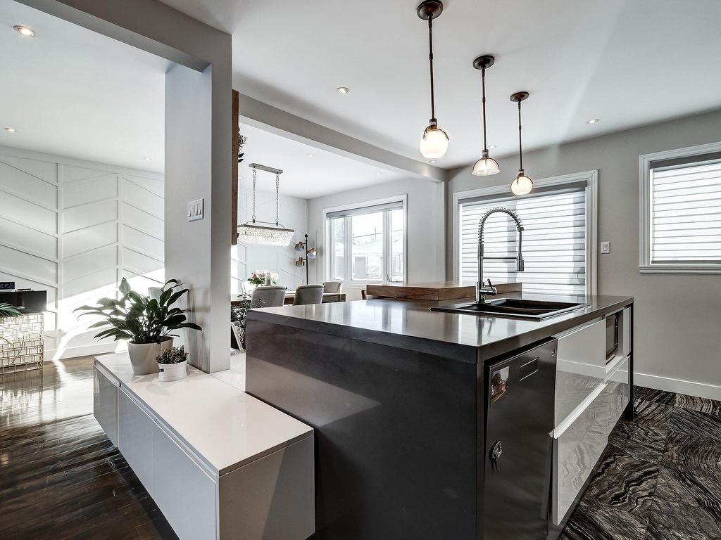 









5714


Av. Whitehorne

,
Côte-Saint-Luc,




QC
H4W1Z9

