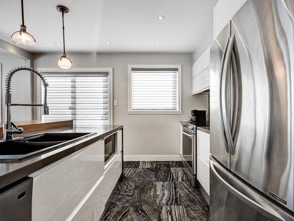









5714


Av. Whitehorne

,
Côte-Saint-Luc,




QC
H4W1Z9

