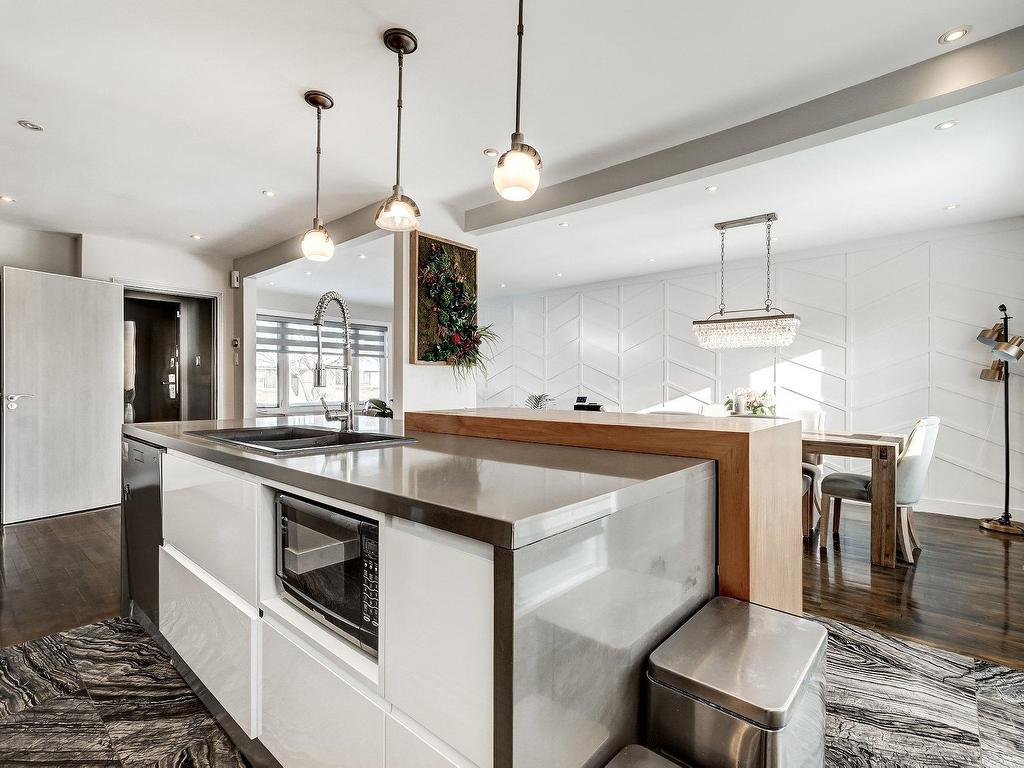 









5714


Av. Whitehorne

,
Côte-Saint-Luc,




QC
H4W1Z9

