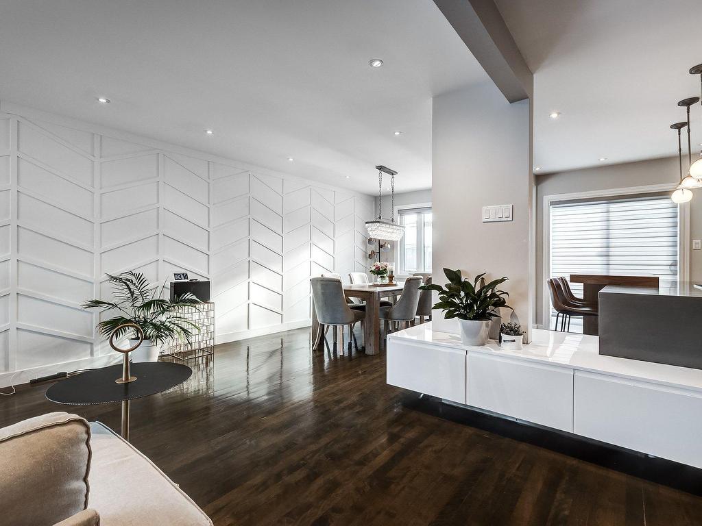 









5714


Av. Whitehorne

,
Côte-Saint-Luc,




QC
H4W1Z9

