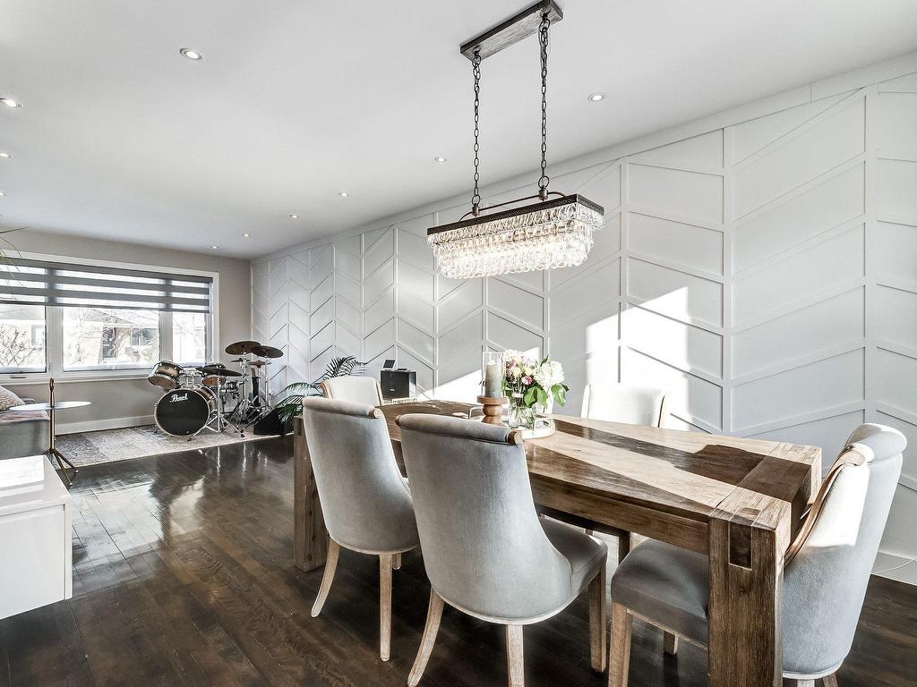 









5714


Av. Whitehorne

,
Côte-Saint-Luc,




QC
H4W1Z9


