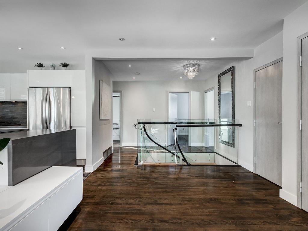 









5714


Av. Whitehorne

,
Côte-Saint-Luc,




QC
H4W1Z9

