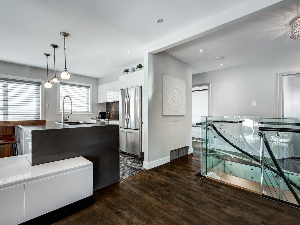 









5714


Av. Whitehorne

,
Côte-Saint-Luc,




QC
H4W1Z9

