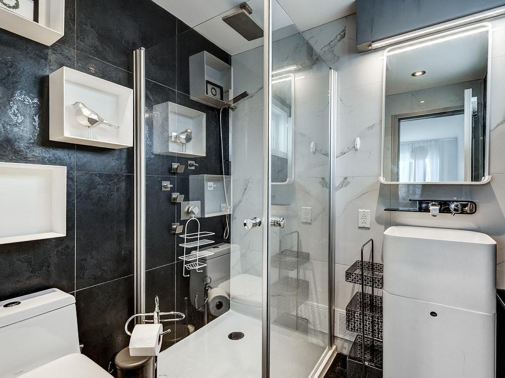 









5714


Av. Whitehorne

,
Côte-Saint-Luc,




QC
H4W1Z9


