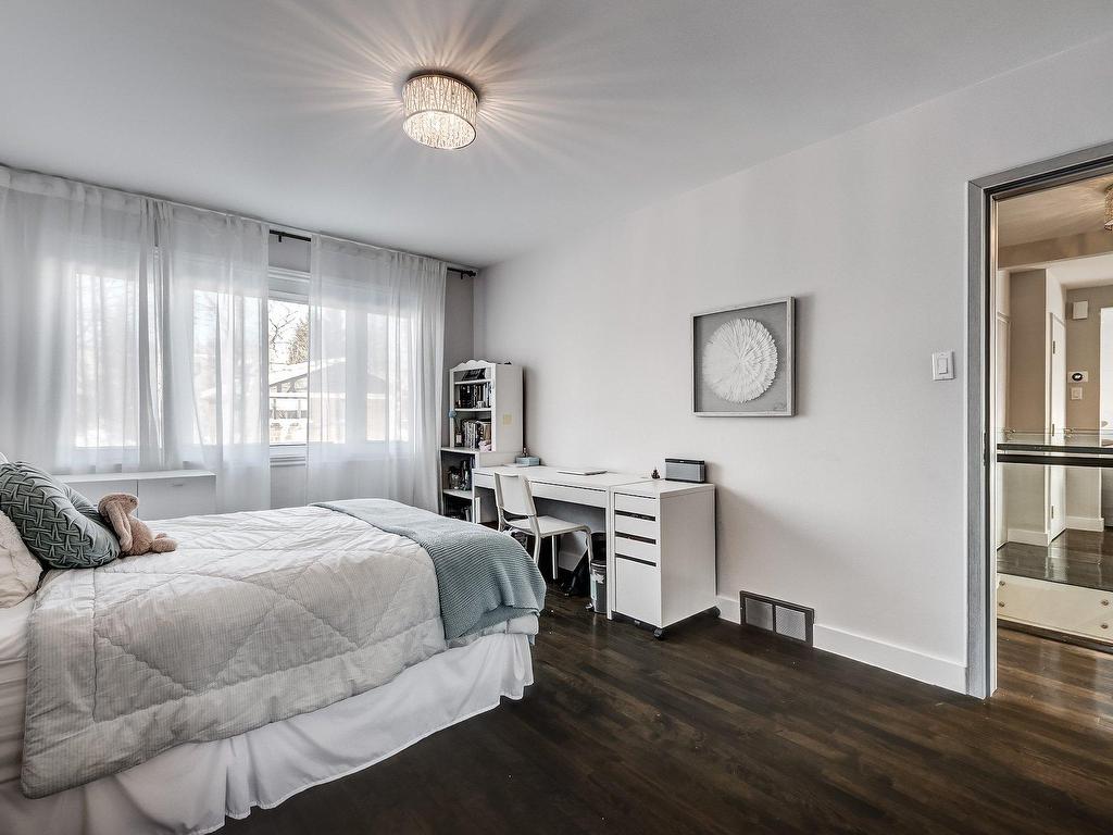 









5714


Av. Whitehorne

,
Côte-Saint-Luc,




QC
H4W1Z9

