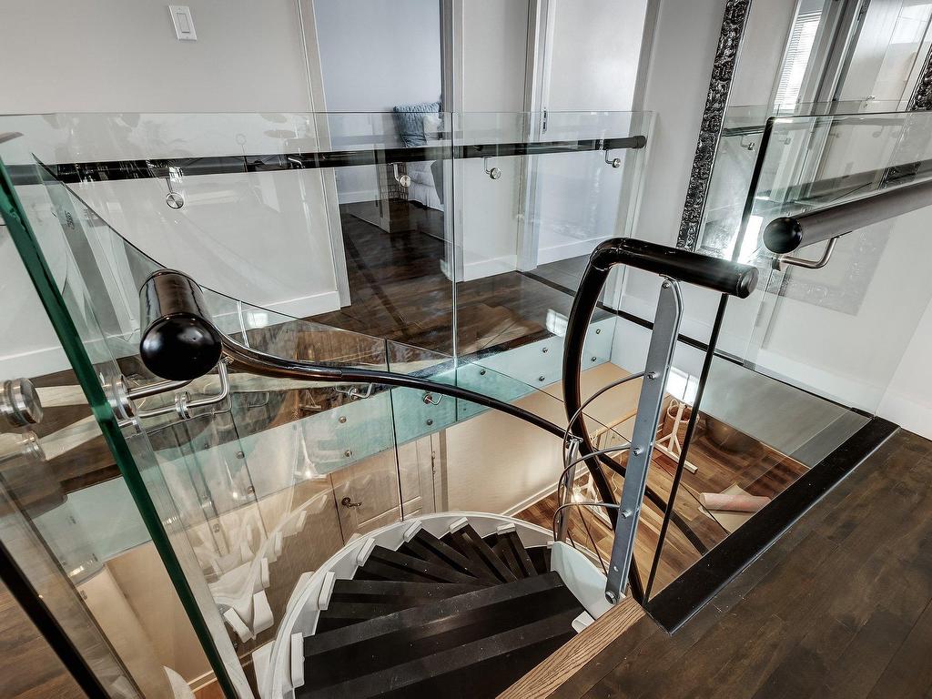 









5714


Av. Whitehorne

,
Côte-Saint-Luc,




QC
H4W1Z9

