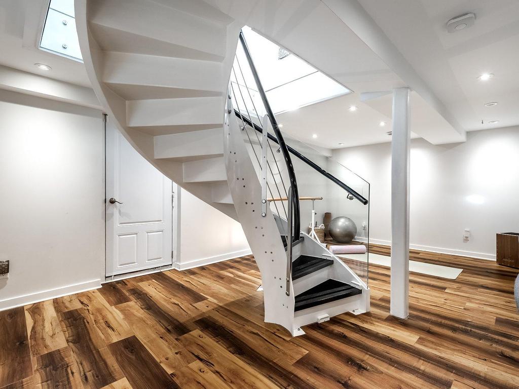 









5714


Av. Whitehorne

,
Côte-Saint-Luc,




QC
H4W1Z9

