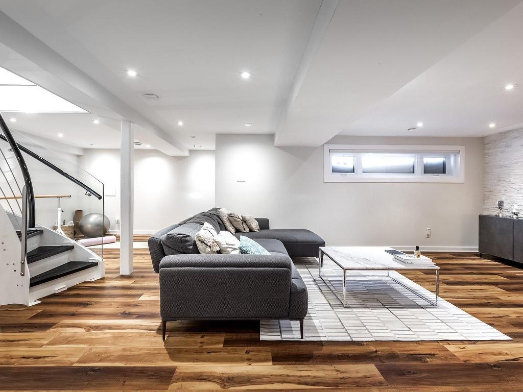 









5714


Av. Whitehorne

,
Côte-Saint-Luc,




QC
H4W1Z9

