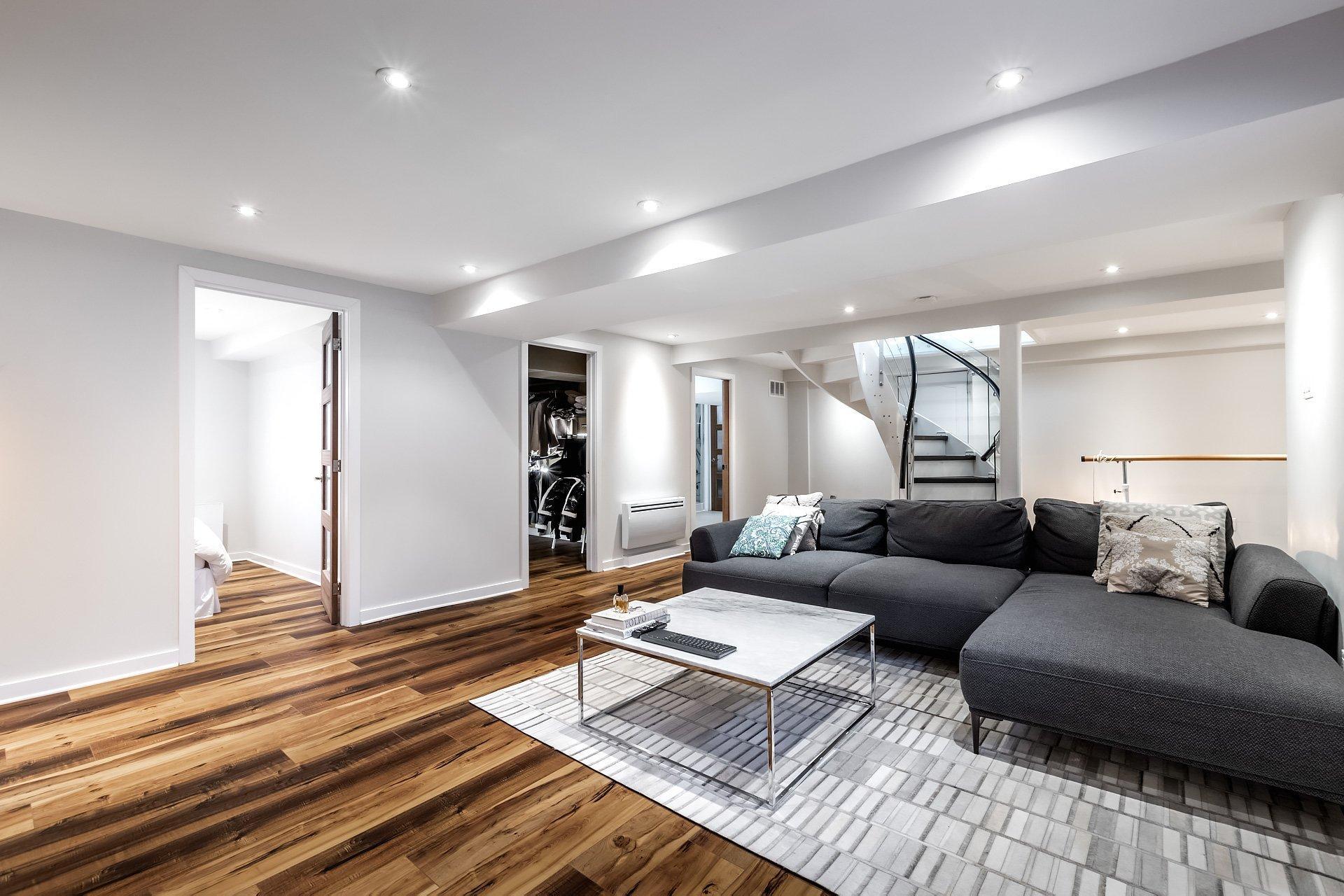 









5714


Av. Whitehorne

,
Côte-Saint-Luc,




QC
H4W1Z9

