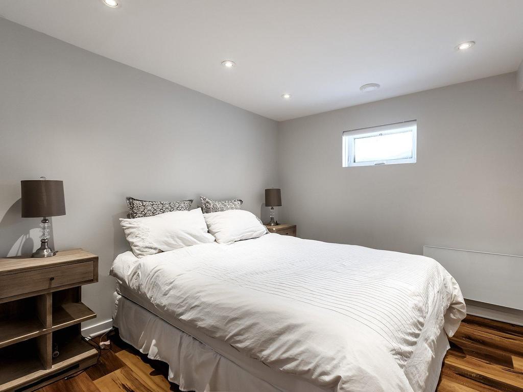 









5714


Av. Whitehorne

,
Côte-Saint-Luc,




QC
H4W1Z9

