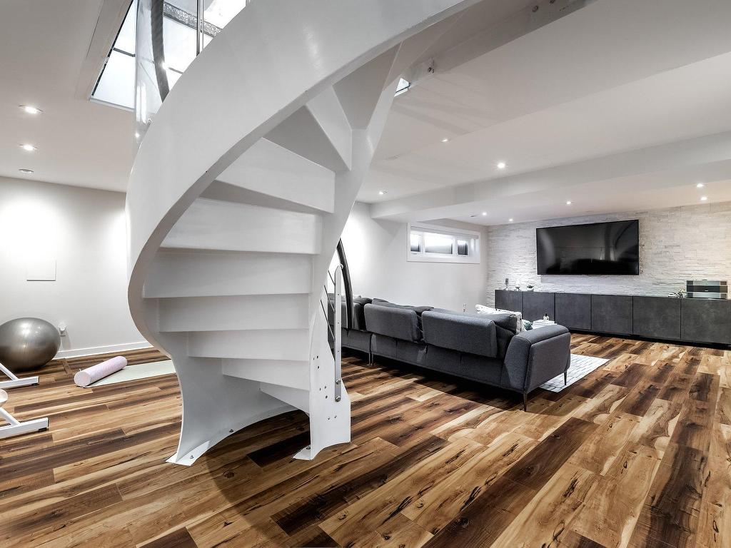 









5714


Av. Whitehorne

,
Côte-Saint-Luc,




QC
H4W1Z9

