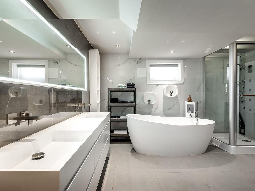 









5714


Av. Whitehorne

,
Côte-Saint-Luc,




QC
H4W1Z9

