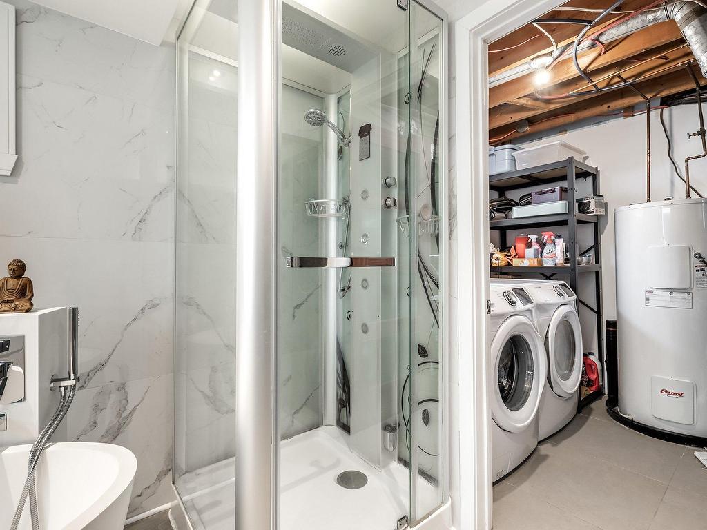 









5714


Av. Whitehorne

,
Côte-Saint-Luc,




QC
H4W1Z9

