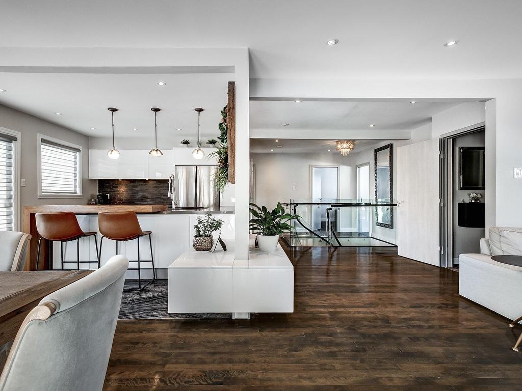 









5714


Av. Whitehorne

,
Côte-Saint-Luc,




QC
H4W1Z9

