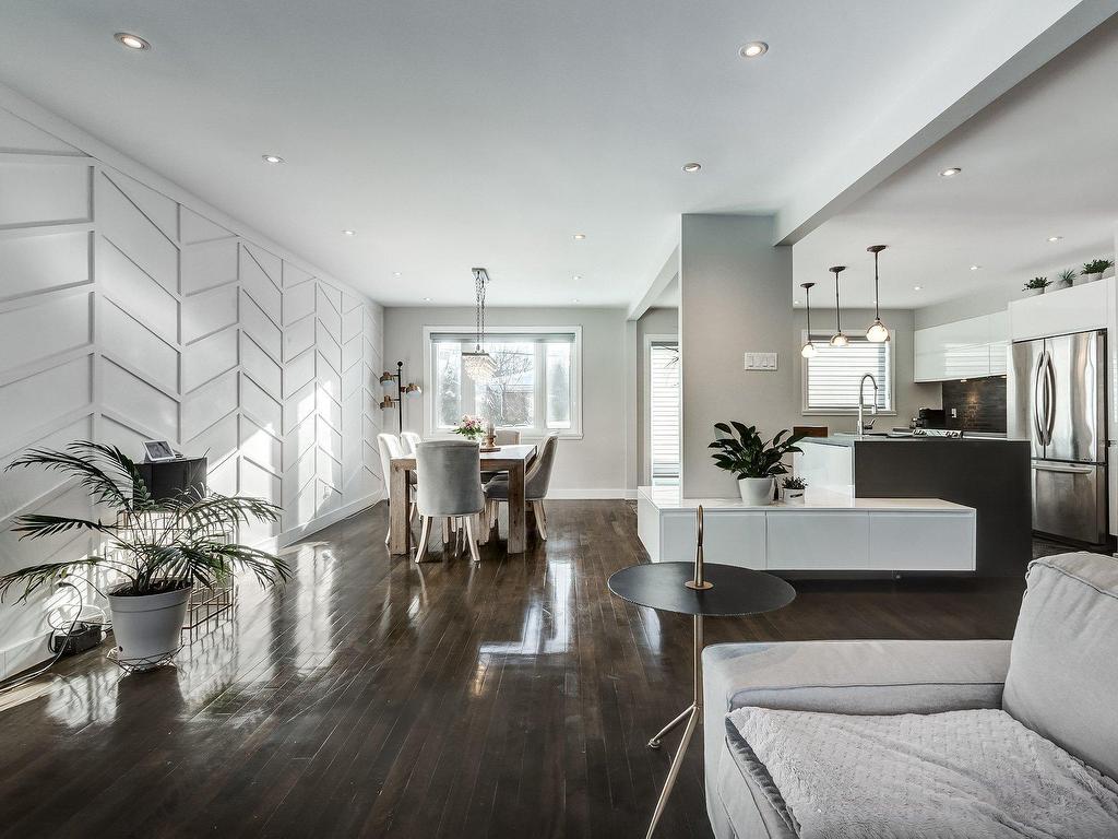 









5714


Av. Whitehorne

,
Côte-Saint-Luc,




QC
H4W1Z9

