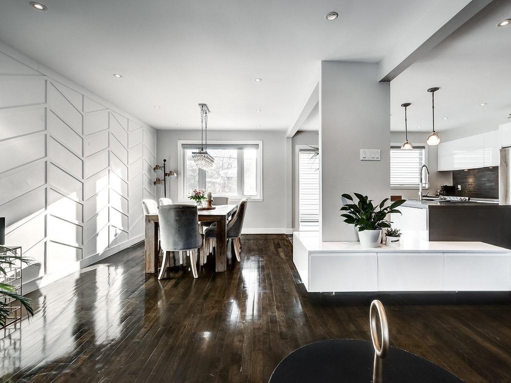 









5714


Av. Whitehorne

,
Côte-Saint-Luc,




QC
H4W1Z9

