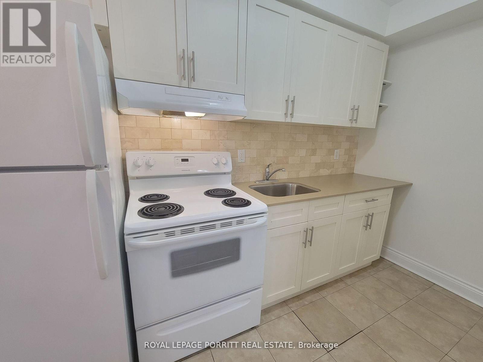 












5 - 3511 LAKE SHORE BOULEVARD W

,
Toronto,




Ontario
M8W1N5

