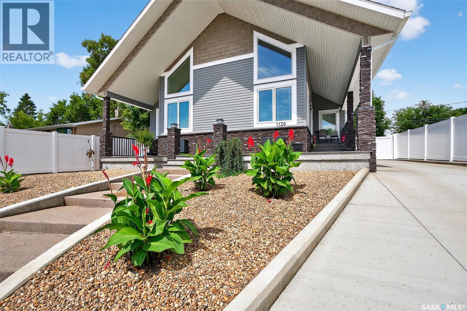 












1130 Stadacona STREET W

,
Moose Jaw,




Saskatchewan
S6H2B3

