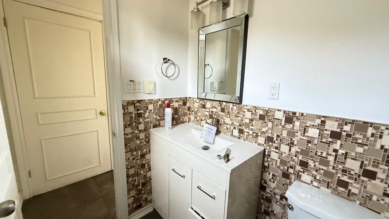 









7420


Av. Malo

,
Brossard,




QC
J4Y1C2

