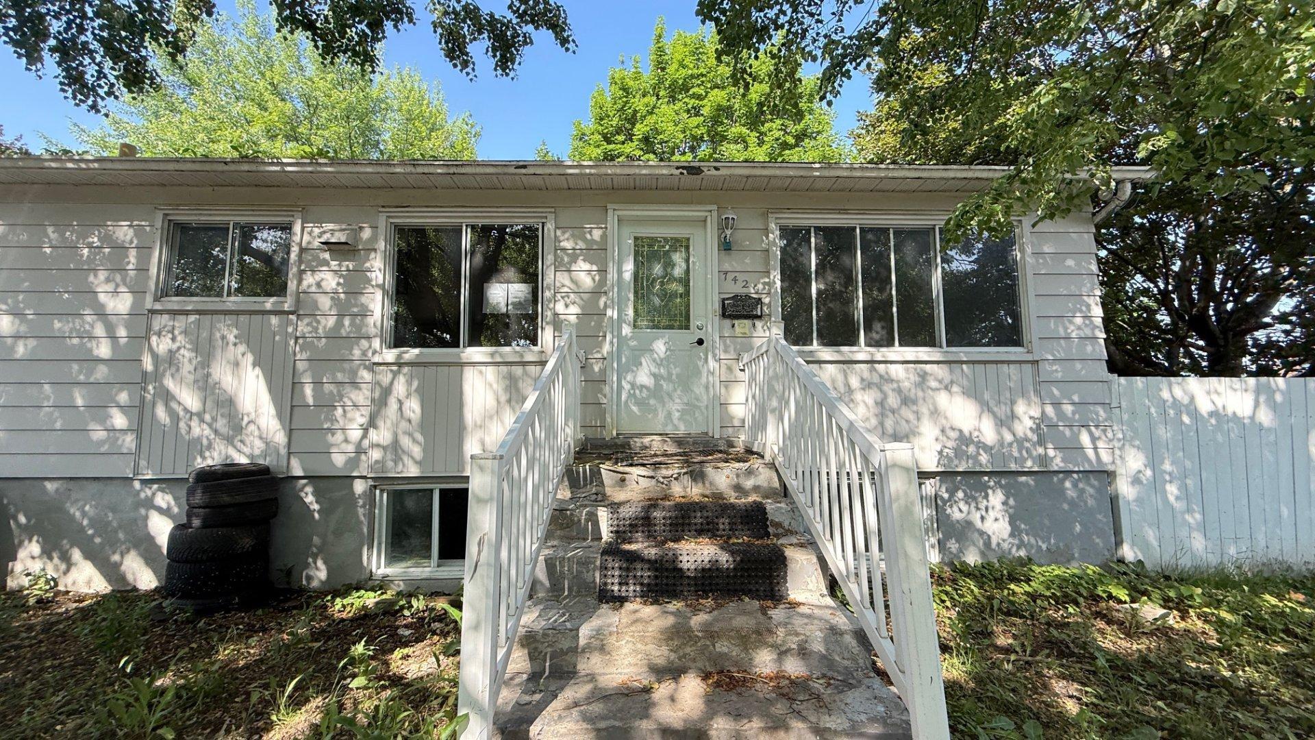 









7420


Av. Malo

,
Brossard,




QC
J4Y1C2

