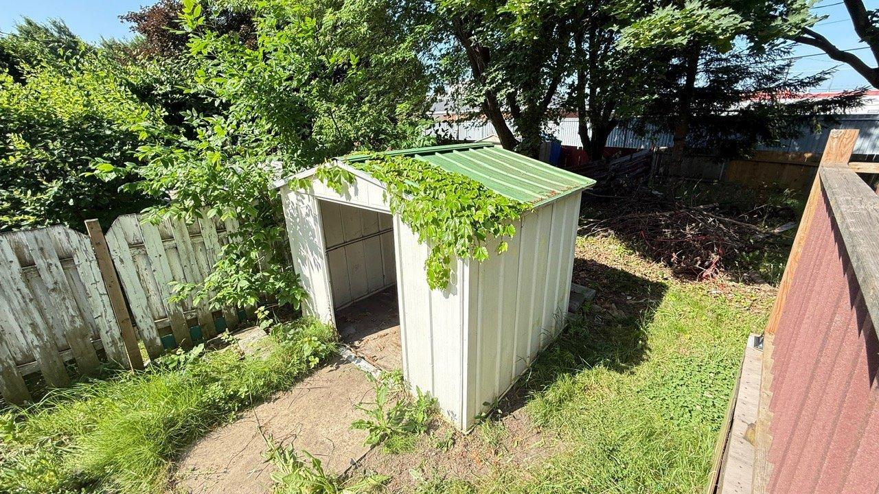 









7420


Av. Malo

,
Brossard,




QC
J4Y1C2

