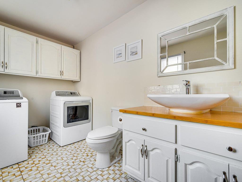 









201


Rue Trudeau

,
Sainte-Agathe-des-Monts,




QC
J8C3T6

