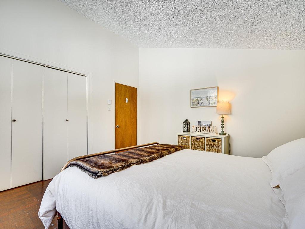 









201


Rue Trudeau

,
Sainte-Agathe-des-Monts,




QC
J8C3T6

