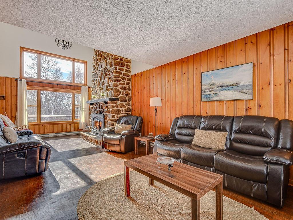 









201


Rue Trudeau

,
Sainte-Agathe-des-Monts,




QC
J8C3T6

