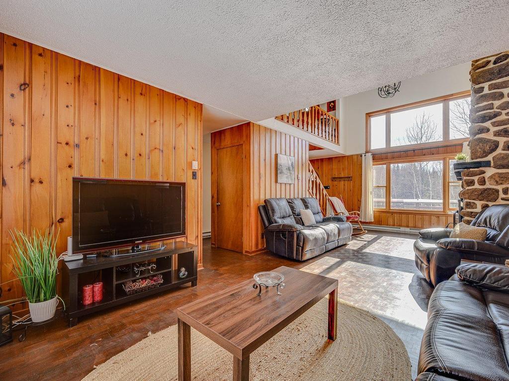 









201


Rue Trudeau

,
Sainte-Agathe-des-Monts,




QC
J8C3T6

