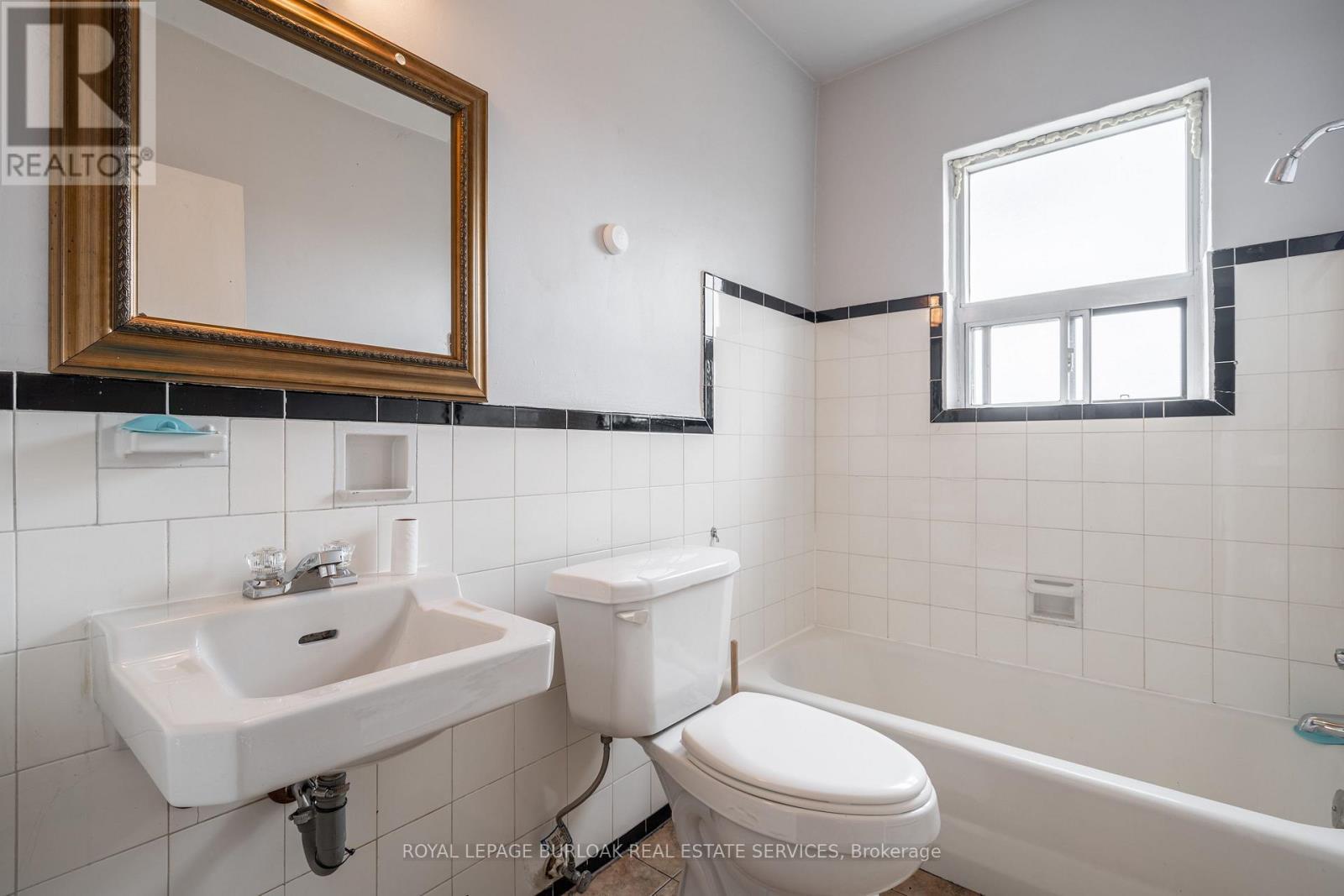 












7 - 165 PARK ROW

,
Hamilton,




Ontario
L8K2K1

