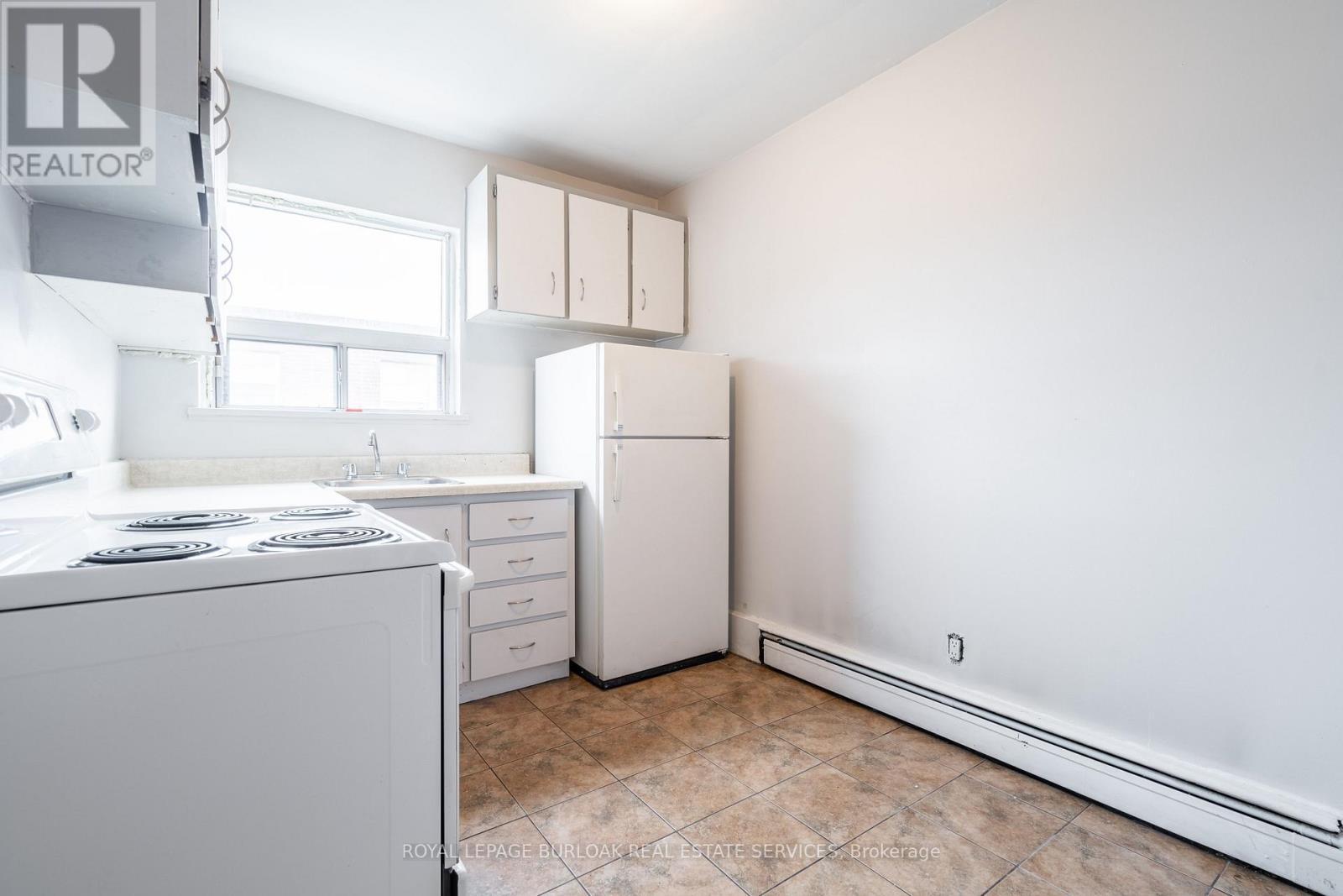 












7 - 165 PARK ROW

,
Hamilton,




Ontario
L8K2K1

